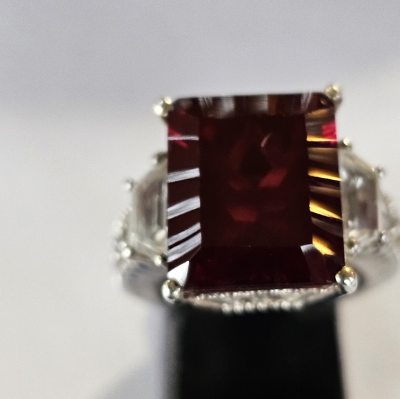 Blazing Red Quartz & White Topaz Ring in Platinum/925 Size 6 - Picture 4 of 11